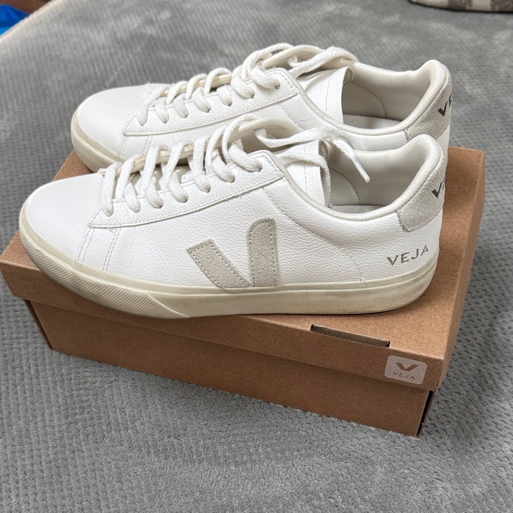 Veja Cream Low-Top Sneakers